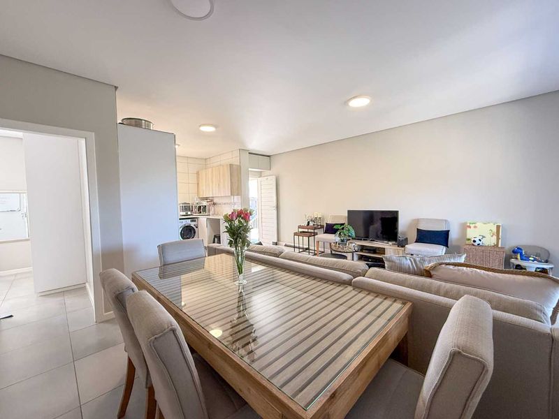 Spacious Apartment in Manor Estate - Photo 2