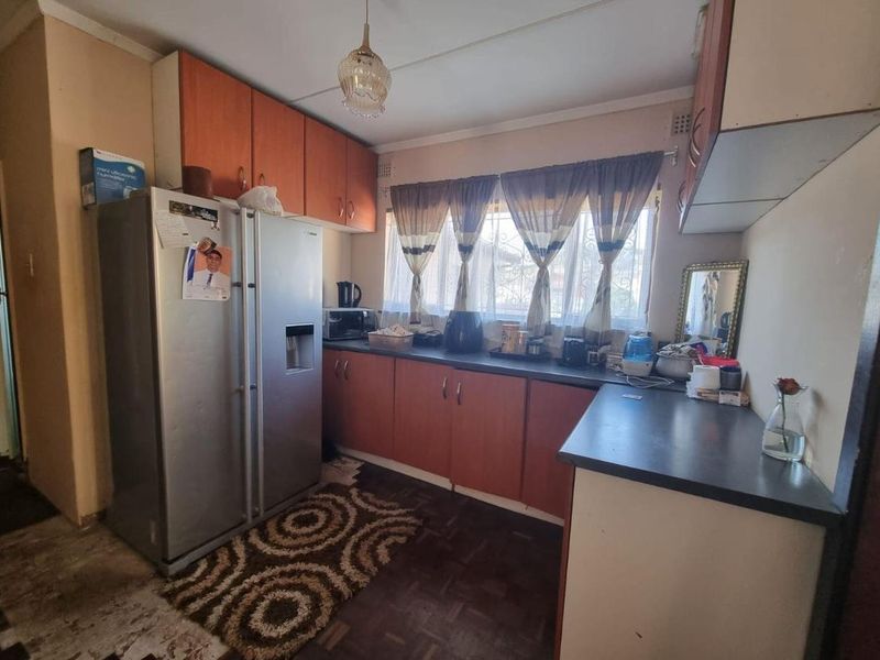 4 Bedroom House for sale in Kharwastan - Photo 5