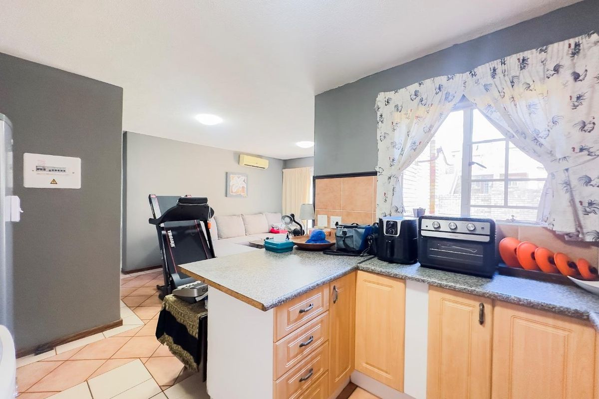 2 Bedroom Townhouse with a Private Garden - Photo 2