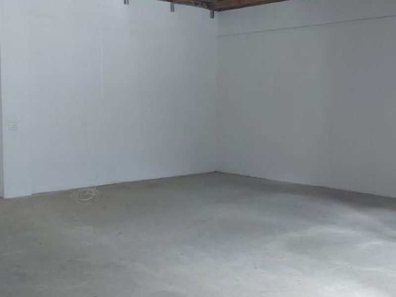 Workshop/ mini warehouse/ Distribution unit to let in Fairview. - Photo 2