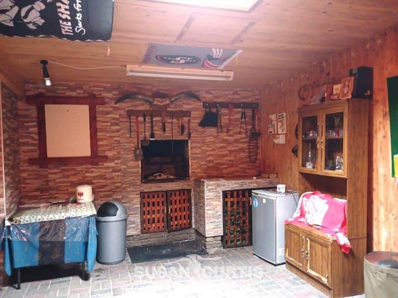 Lovely Family Home - Photo 8