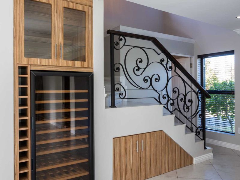 Elegant Three-Bedroom Family Home in a Peaceful Setting for Rent on Val de Vie Estate - Photo 9