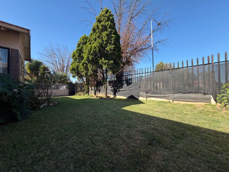Charming Property with Income-Generating Potential in Regents Park, Johannesburg South - Photo 2