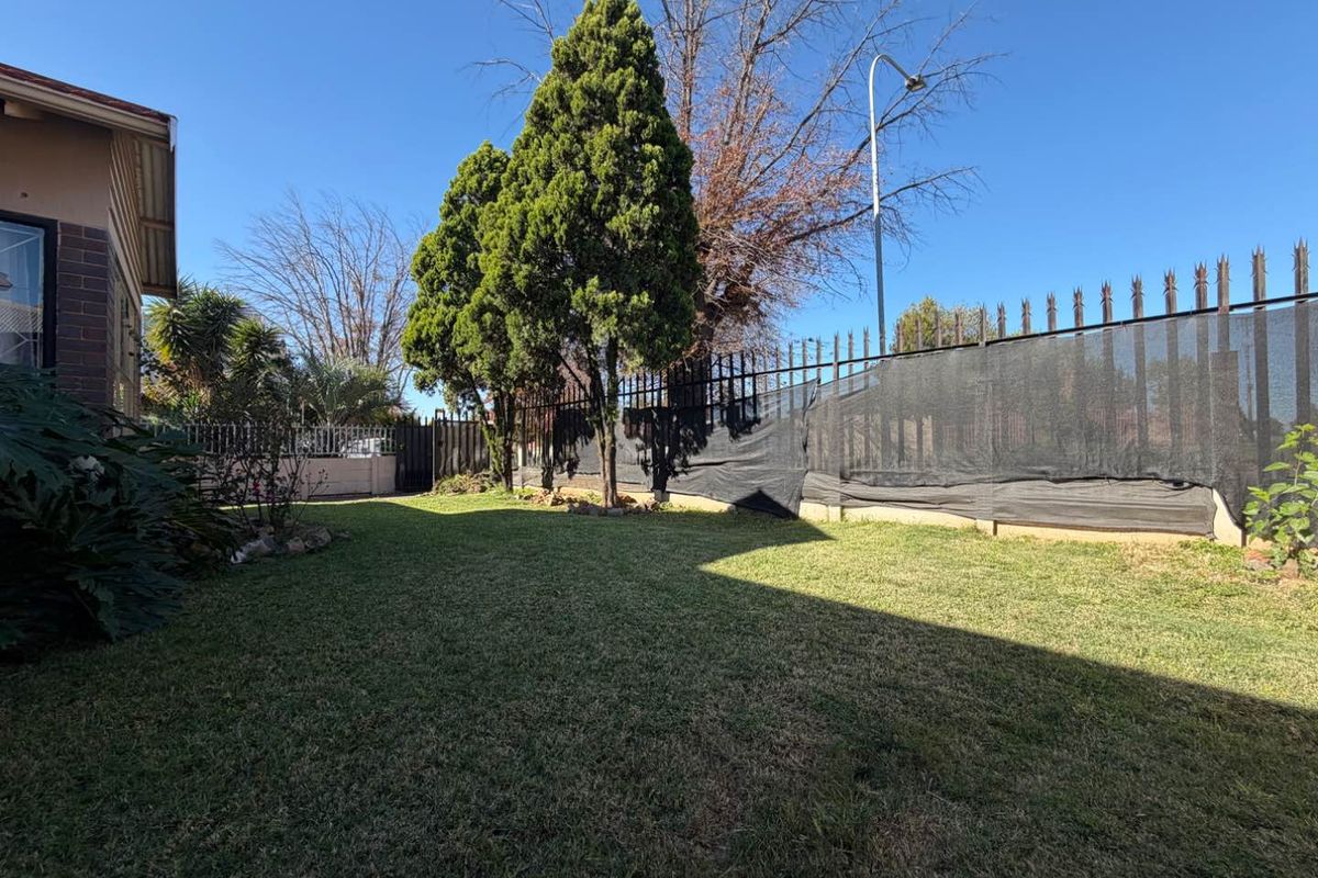 Charming Property with Income-Generating Potential in Regents Park, Johannesburg South - Photo 2