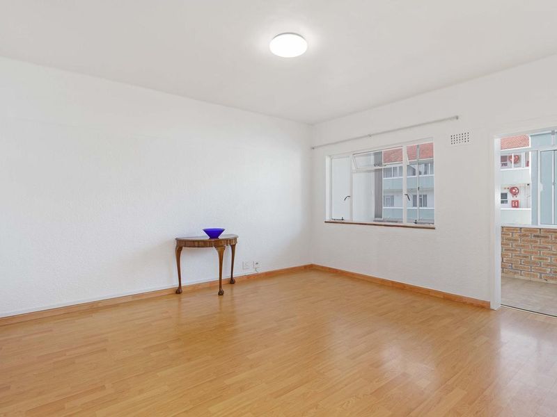 Spacious and convenient city living in Oranjezicht - Photo 8