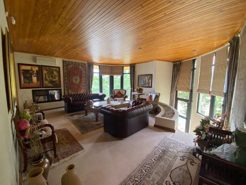 4 Bedroom house with flat and much more - Photo 7