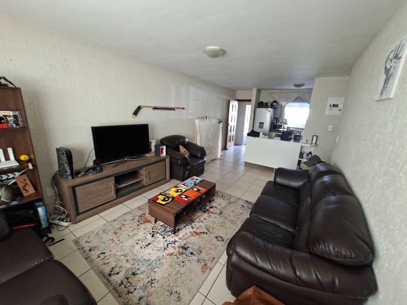 CHARMING, STYLISH & READY TO MOVE IN! - Photo 10