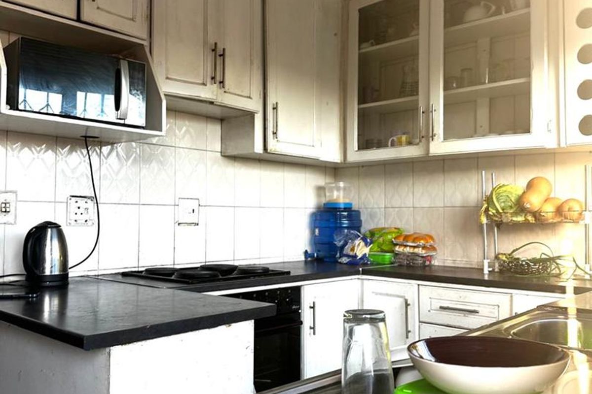 Compact Three-Bedroom Home in Esikhawini - Photo 2