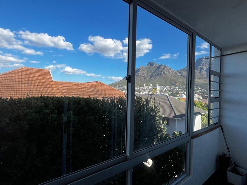 Corner Apartment Full of Potential in Leafy Tamboerskloof - Photo 6