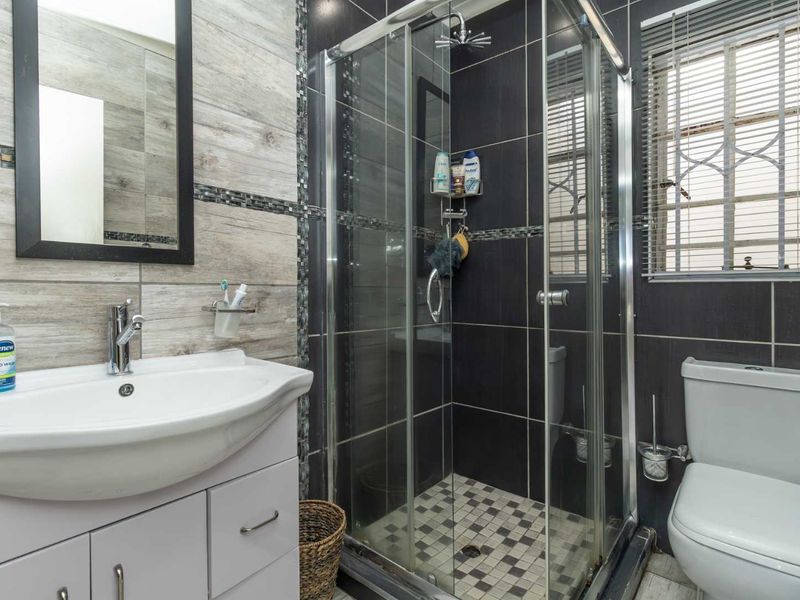 Cosy low maintenance cluster with potential for third bedroom - Photo 10