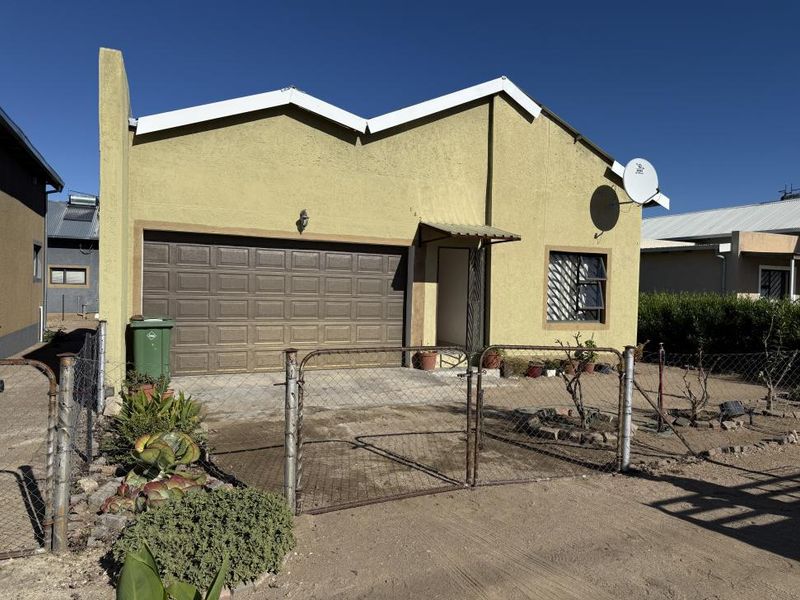 3-Bedroom, 3-Bathroom Osona House For Sale - Photo 2