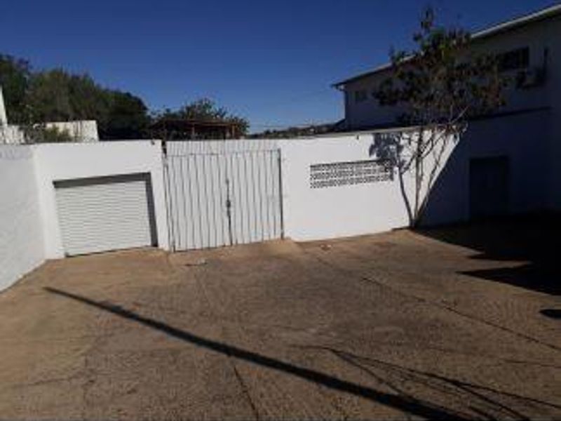 Warehouse with Storeroom - For Sale - Keetmanshoop - Photo 2