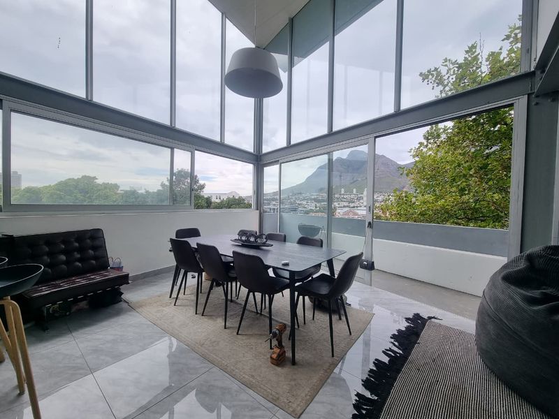 Unfurnished Two Bedroom Penthouse To Rent in Tamboerskloof! - Photo 1