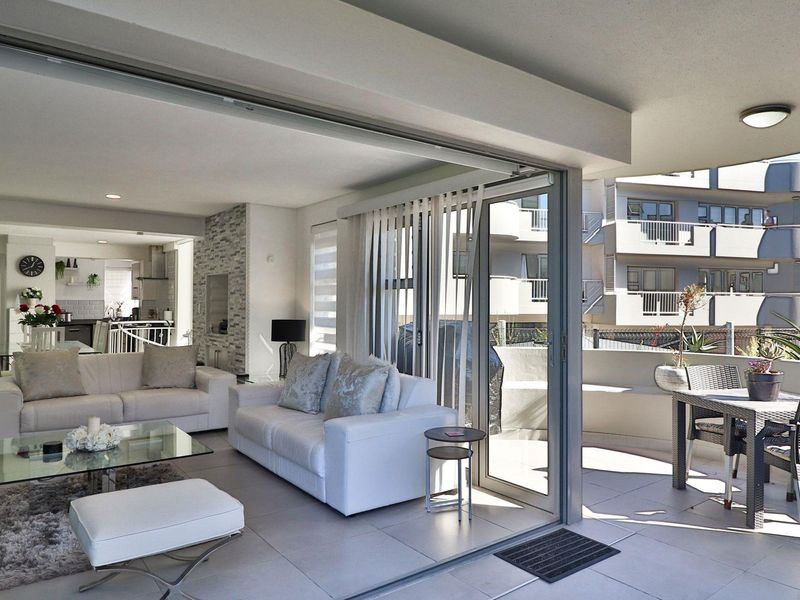 Stylish Island view apartment with private balcony & garage - Photo 8