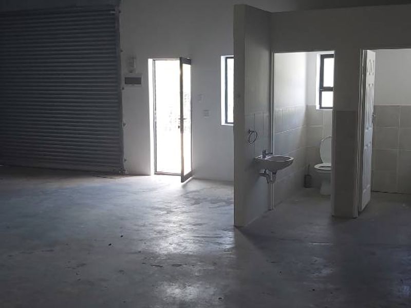 Mixed use commercial facility to let in Fairview. - Photo 2