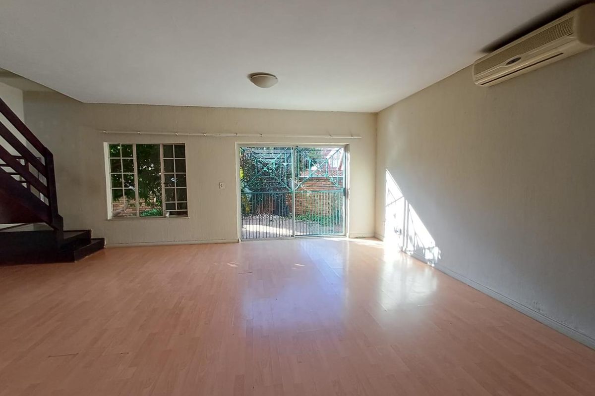Charming Duplex Living in Sought-After Bromhof – Perfect for Families - Photo 2