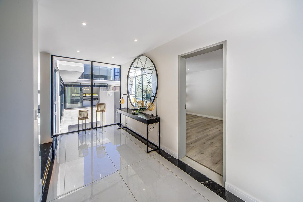 Exquisite Five Bedroom Luxurious Home For Sale in Waterfall Country Estate - Photo 4