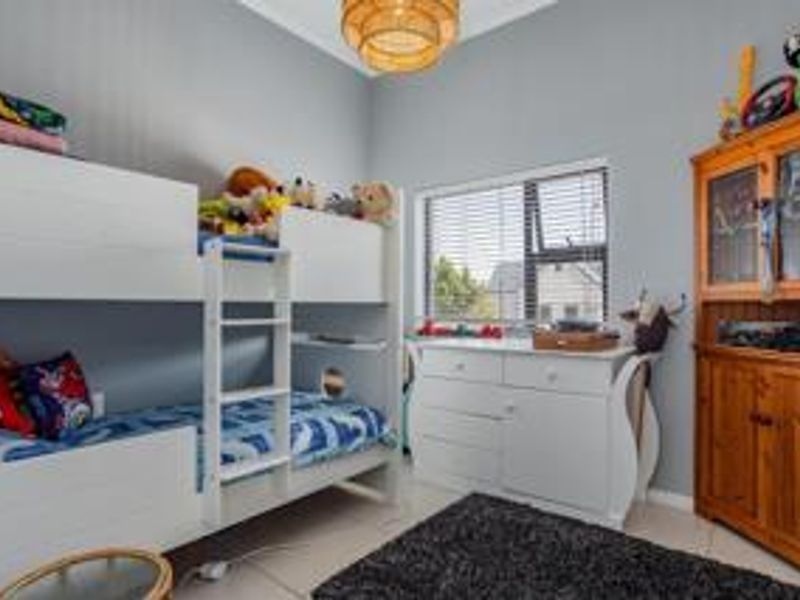 Modern, Secure & Spacious 3 Bedroom Home in Wellington - Photo 8