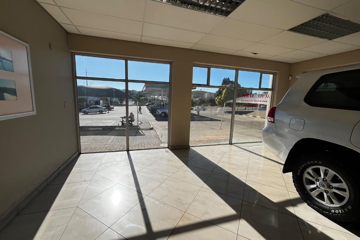Perfect showroom space for sale - Photo 3