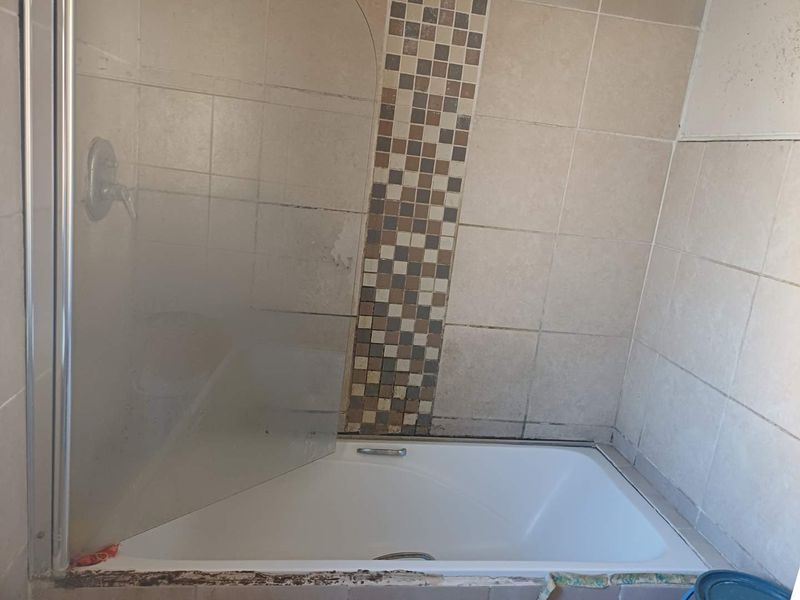 Spacious flat in Established Block - Photo 8