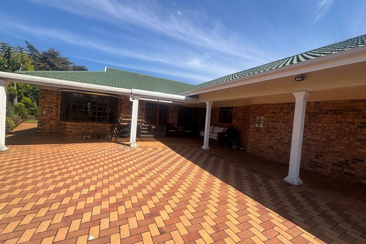 Charming 3-Bedroom Townhouse in Peaceful Gillitts – Ideal Family Living - Photo 2