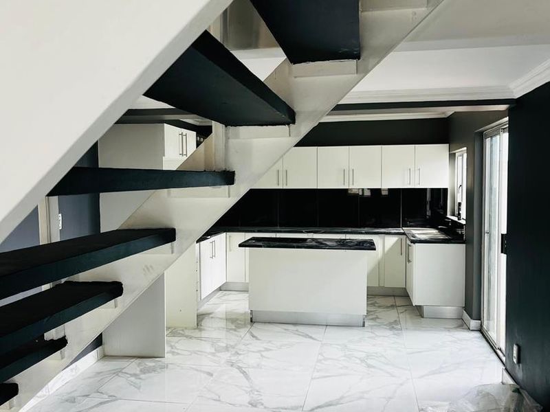 Freestanding House To Let In Kleine Kuppe - Photo 2