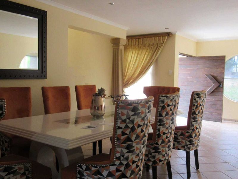 Home with great potential awaits you - Photo 2