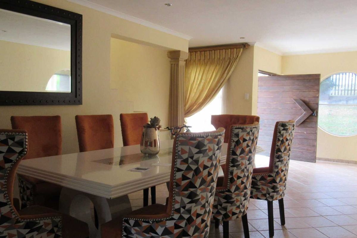 Home with great potential awaits you - Photo 2