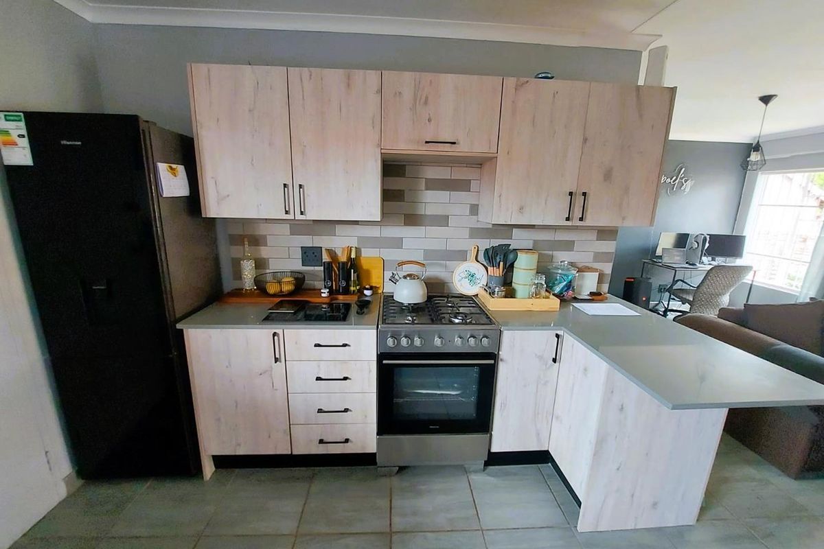 Modern 2-Bedroom Townhouse in Garsfontein – Secure Estate Living - Photo 2