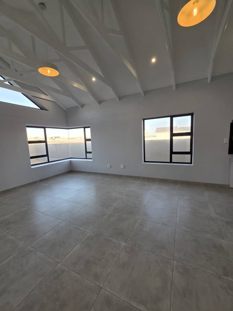 Spacious lounge/Dining area