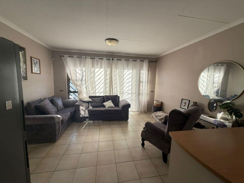 2 BEDROOM APARTMENT FOR SALE - ROCKY CREST - Photo 3