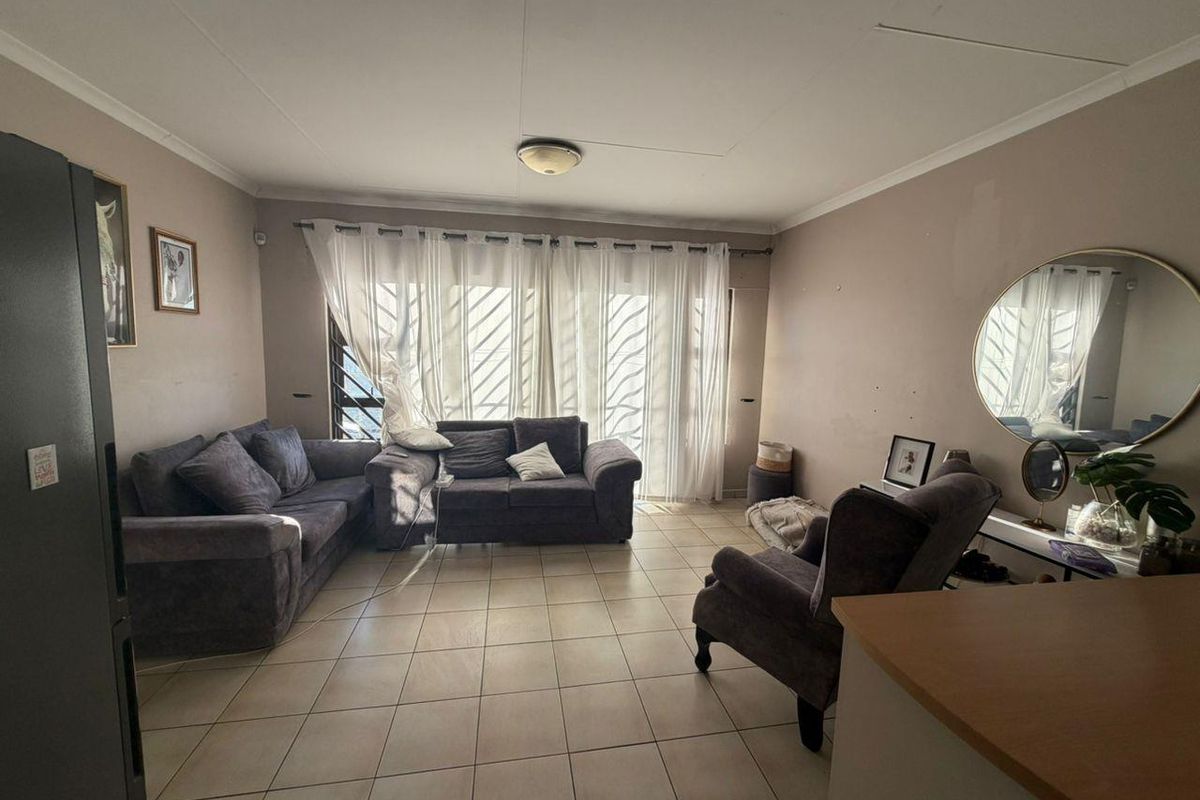 2 BEDROOM APARTMENT FOR SALE - ROCKY CREST - Photo 3