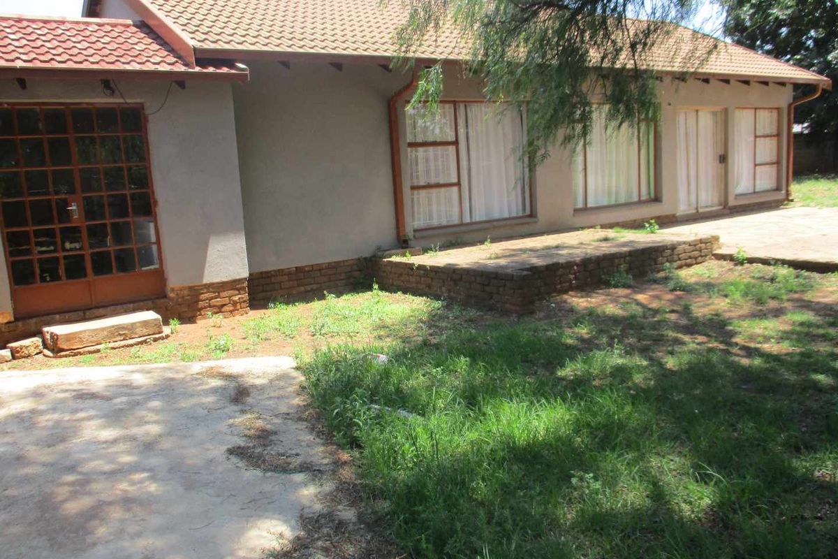 Enjoy the tranquility of Henley - Photo 2