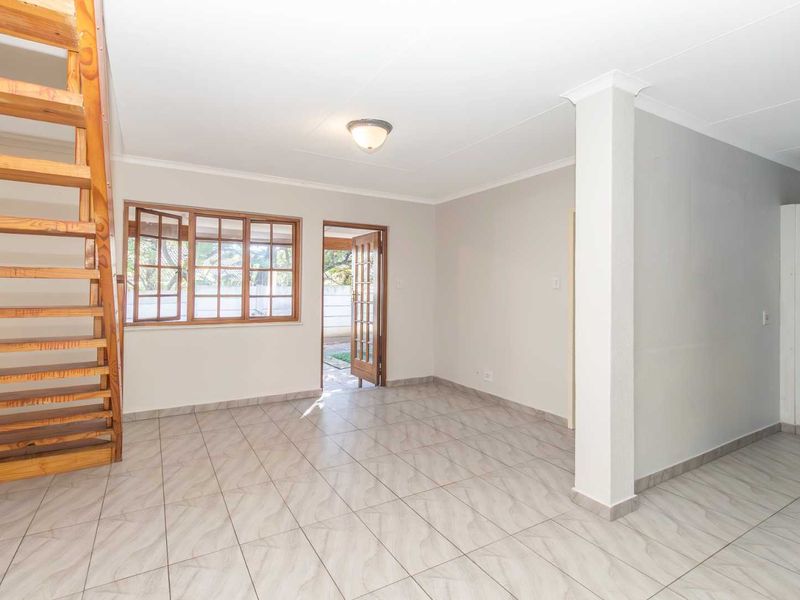 Spacious 2 Bedroom townhouse - Photo 3