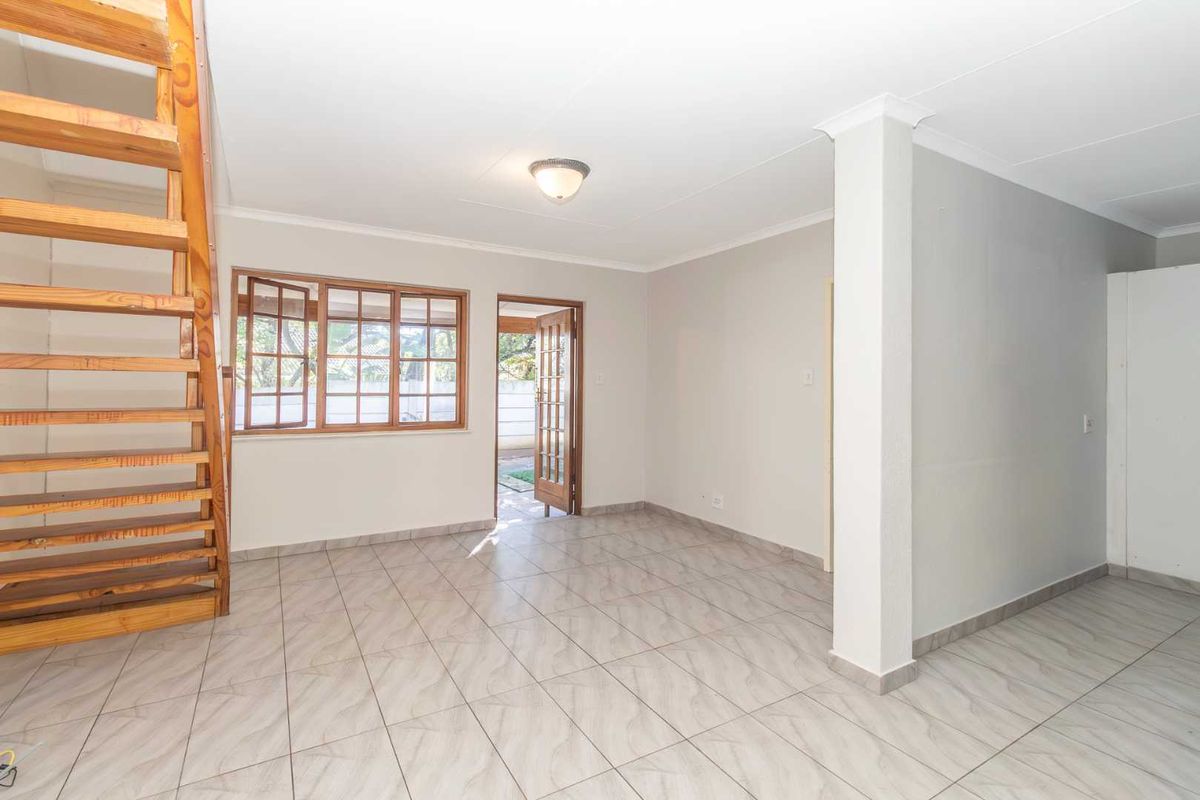Spacious 2 Bedroom townhouse - Photo 3