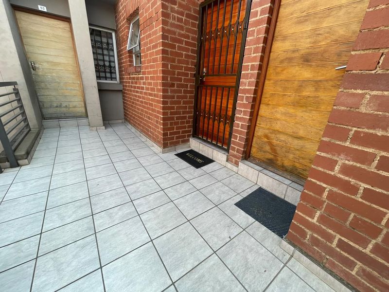 Conveniently Located 2-Bed Unit Near Schools & Shopping! - Photo 7