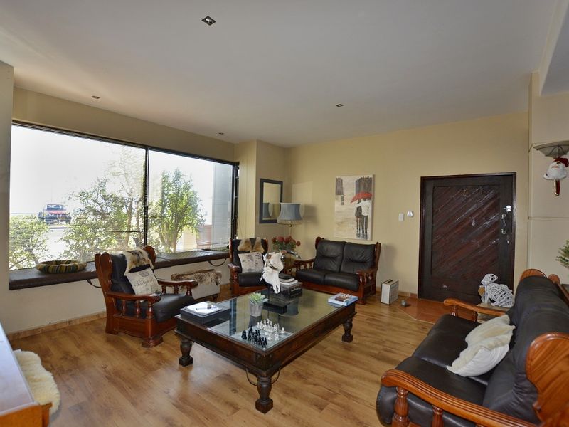 Lagoon, Walvis Bay:  9 Bedroom Home Opposite Lagoon is for Sale - Photo 10