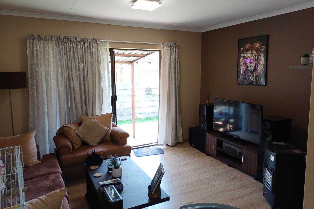 Spacious 2 Bedroom unit in Florida Glen - Photo 3