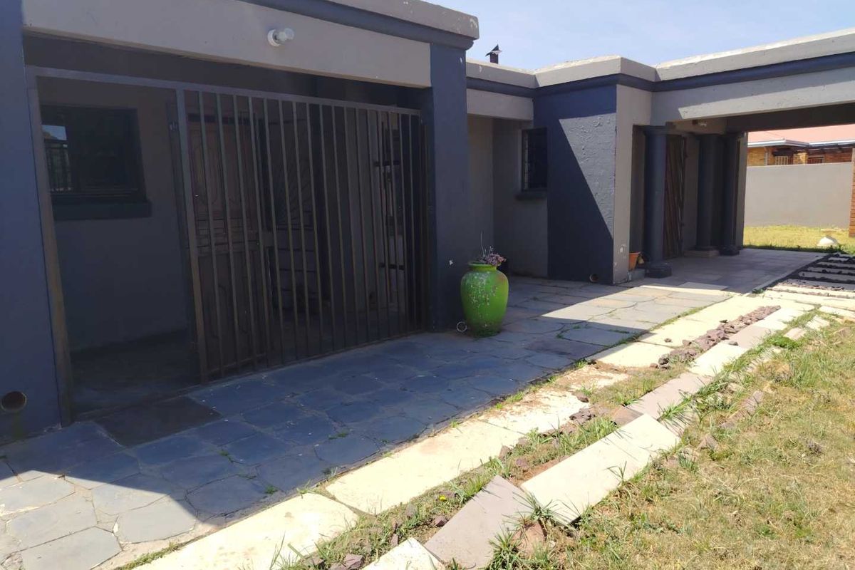 A ready to move in house - Photo 3