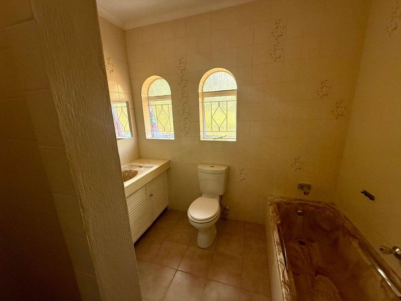Spacious 4-Bedroom Unit on Secure Unit Rynfield AH– Available 1 February 2026 - Photo 8