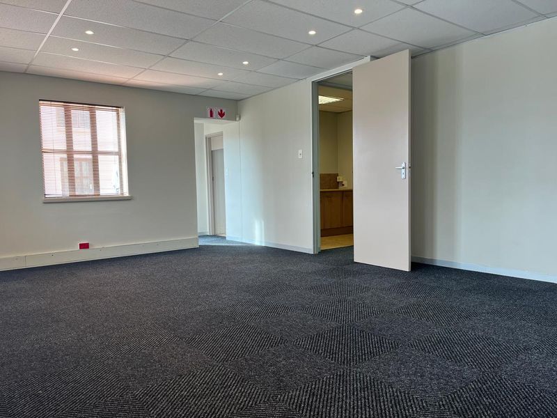 Ground Floor Offices within Secure Corporate Park! - Photo 7