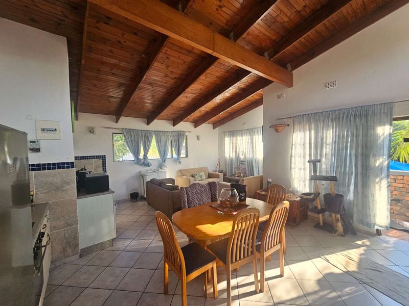 Stunning Top floor 2-Bedroom Apartment in the Heart of St Lucia Estuary – iSimangaliso Wetlands Park. - Photo 5