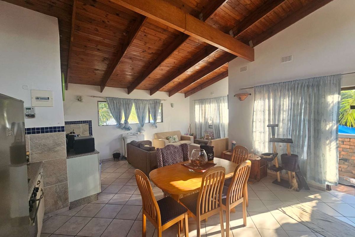 Stunning Top floor 2-Bedroom Apartment in the Heart of St Lucia Estuary – iSimangaliso Wetlands Park. - Photo 5