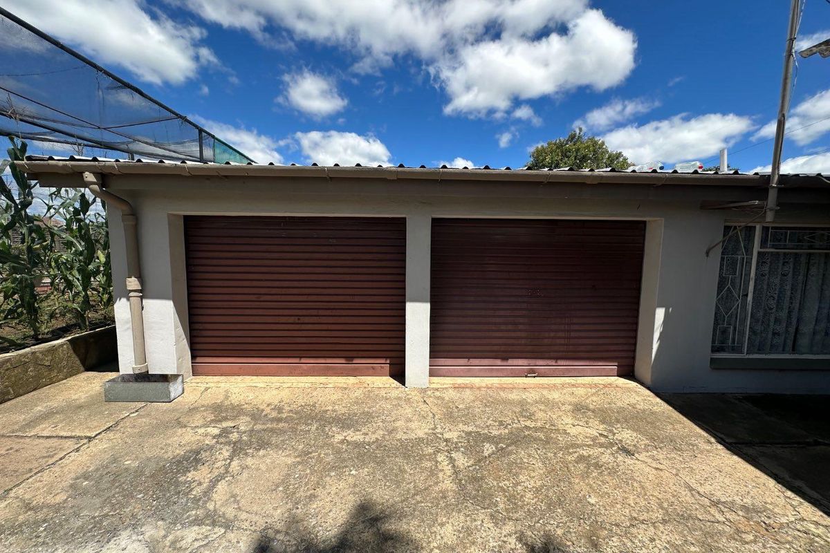 Cozy 4 Bedroom Glencoe Home for sale - Photo 4