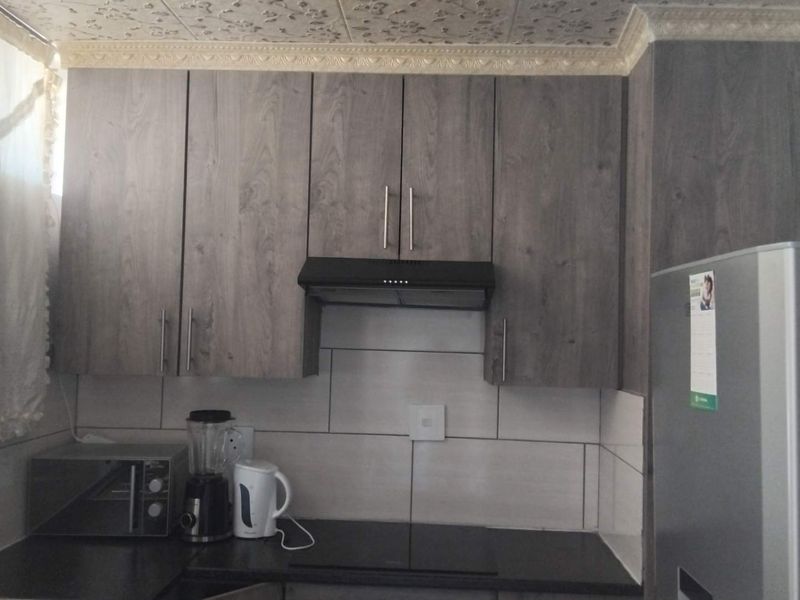 1 Bedroom Apartment/Flat For Sale in Sunny Side Pretoria - Photo 3