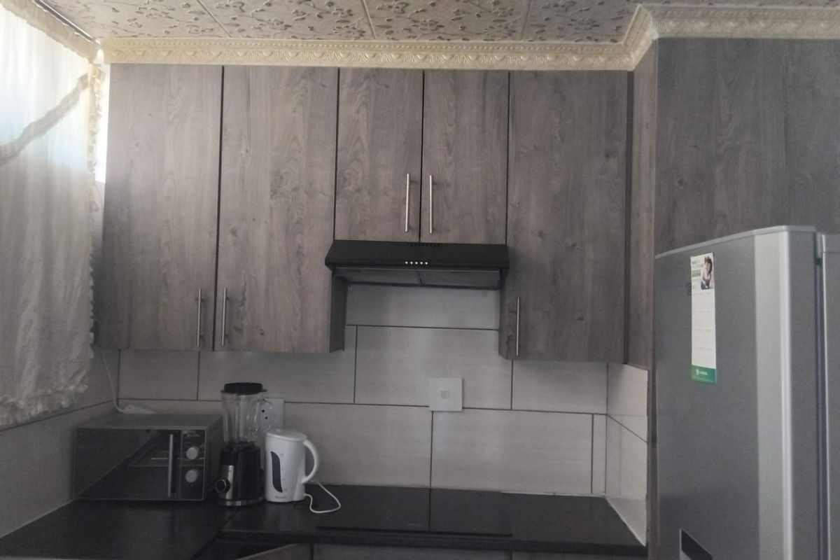 1 Bedroom Apartment/Flat For Sale in Sunny Side Pretoria - Photo 3