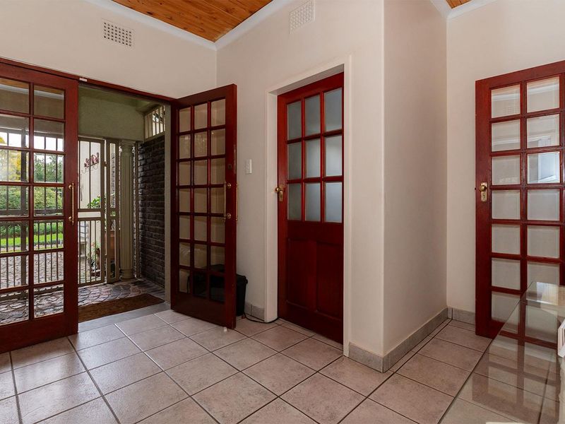 Spacious 3-bedroom family home in Kempton Park Ext 4 on a large 1115sqm stand. - Photo 5