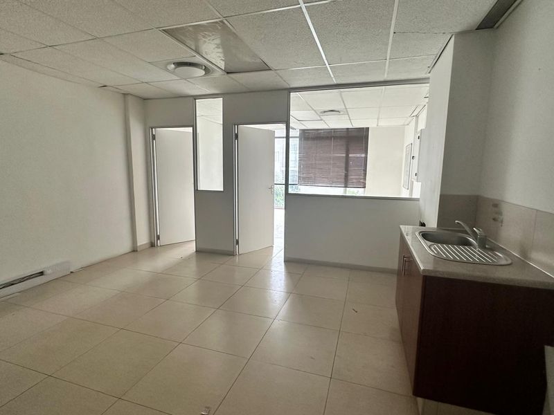 Massive 2 bedroom apartment at the heart of Umhlanga - Photo 3