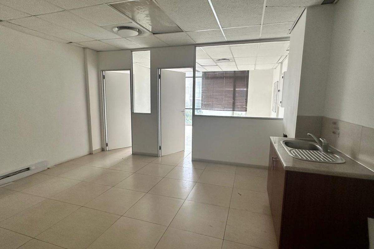 Massive 2 bedroom apartment at the heart of Umhlanga - Photo 3