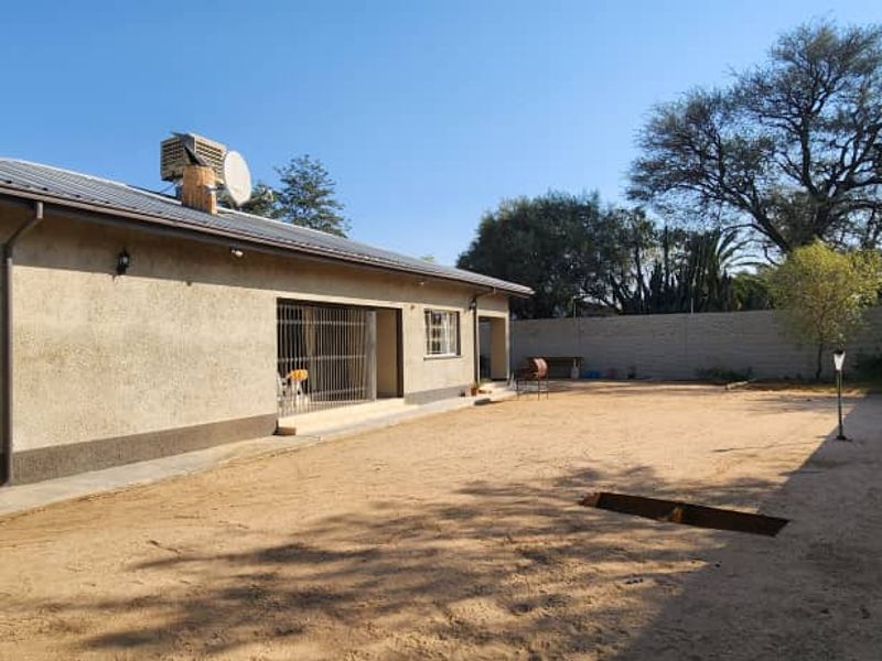 EXCLUSIVE SOLE MANDATE! Captivating and remarkably spacious family home for sale in a prime area of Okahandja! - Photo 8
